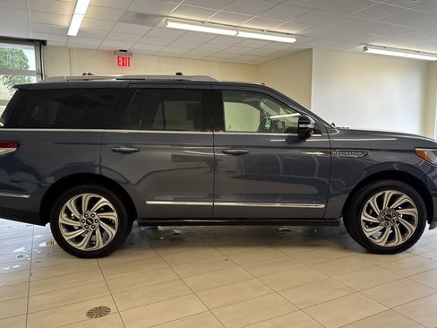 Certified 2023 Lincoln Navigator Reserve AWD/4WD image 3
