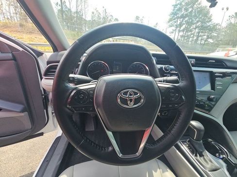Used 2020 Toyota Camry SE FWD image 17