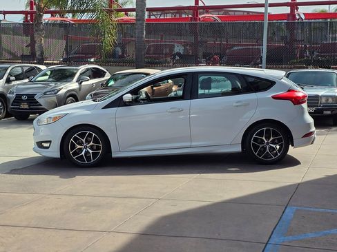 Used 2016 Ford Focus SE w/ SE Sport Package image 11