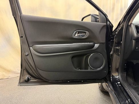 Used 2016 Honda HR-V EX image 11