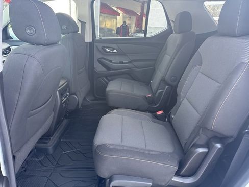 Used 2020 Chevrolet Traverse LT image 34