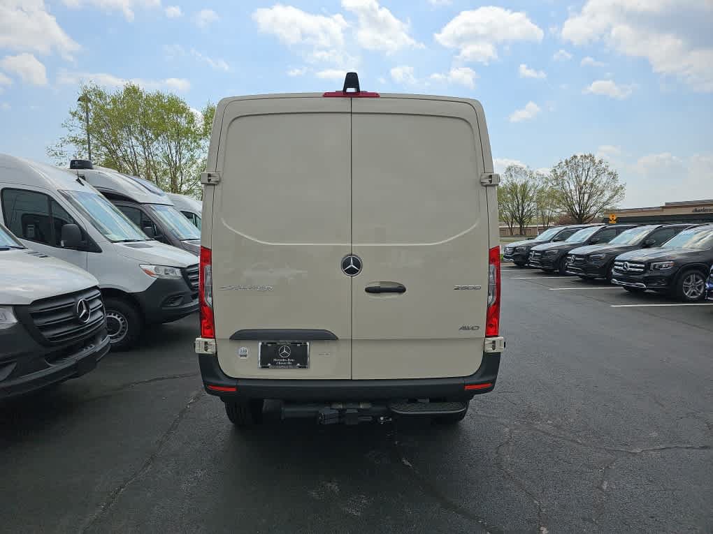 Used 2025 Mercedes-Benz Sprinter 2500 image 5