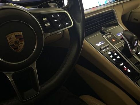 Used 2018 Porsche Panamera 4S image 30