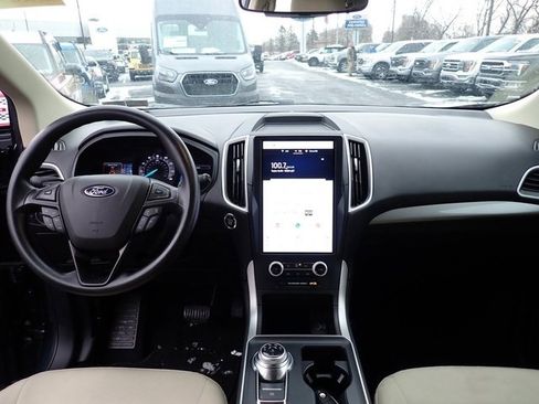 Used 2022 Ford Edge SE w/ Black Appearance Package image 19