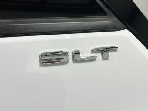 Used 2024 GMC Terrain SLT image 31