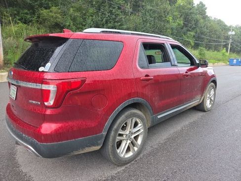 Used 2016 Ford Explorer XLT w/ Equipment Group 202A FWD image 3