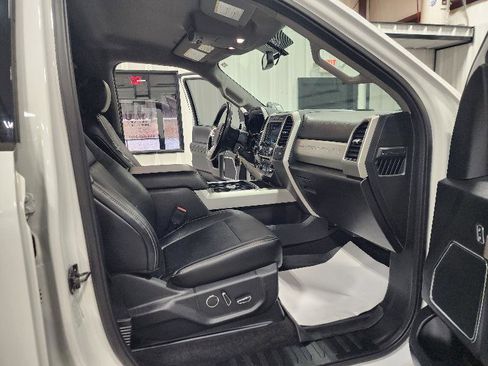 Used 2018 Ford F350 Lariat w/ Chrome Package image 13