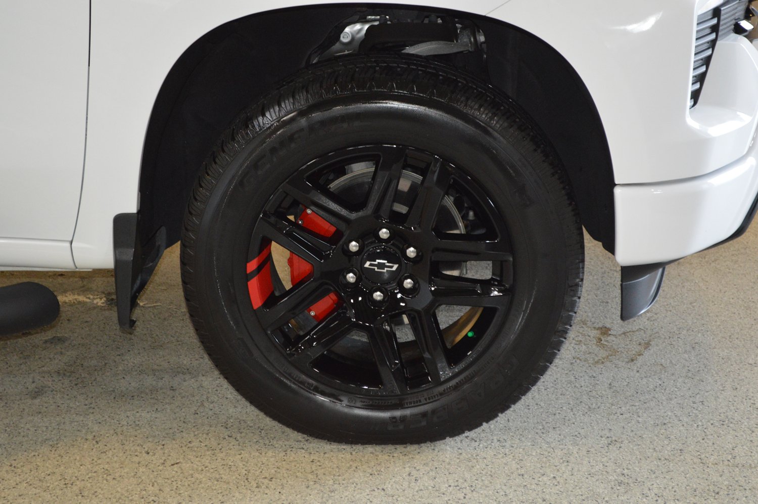 Used 2023 Chevrolet Silverado 1500 RST w/ Redline Edition AWD/4WD image 9
