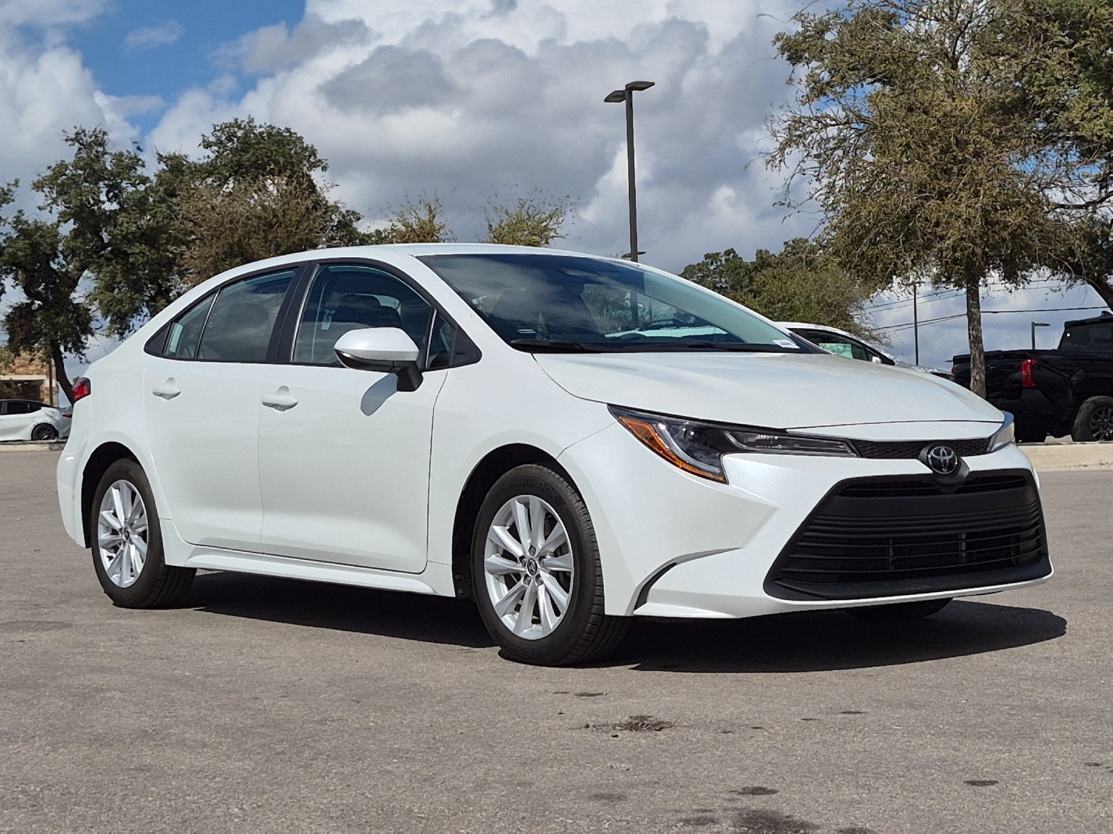 Used 2026 Toyota Corolla LE w/ LE Premium Package FWD image 7