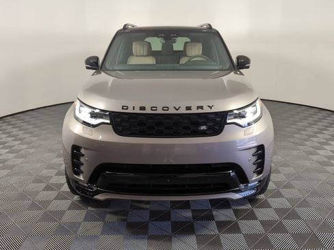 Used 2025 Land Rover Discovery Dynamic SE image 6