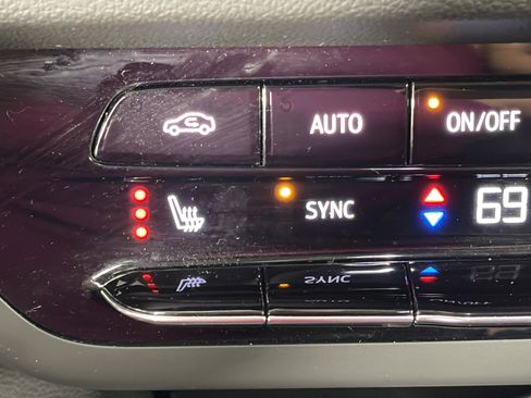 Used 2023 Buick Envision Essence w/ Sport Touring Package AWD/4WD image 25