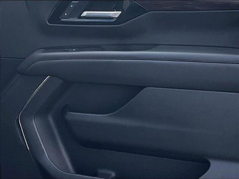 Used 2025 Chevrolet Tahoe LS RWD image 18