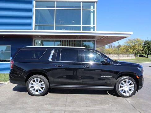 Used 2021 Chevrolet Suburban High Country w/ Premium Package image 2