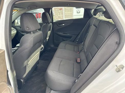 Used 2017 Chevrolet Malibu LT image 18