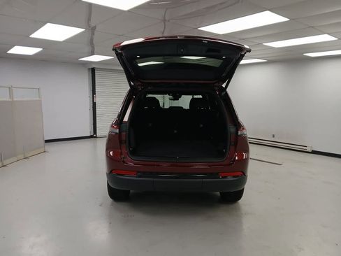 New 2025 Jeep Grand Cherokee Altitude image 7