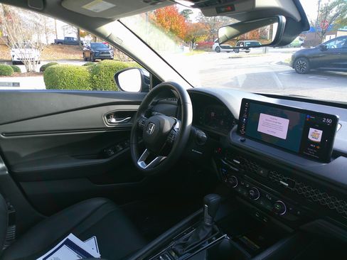 Used 2023 Honda Accord Touring image 34