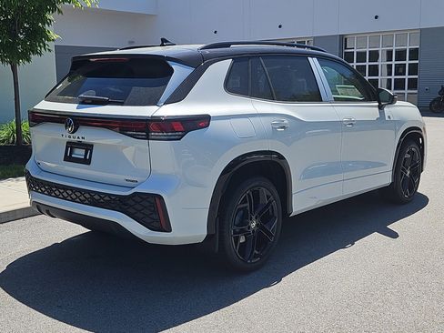 New 2026 Volkswagen Tiguan SE R-Line AWD/4WD image 2