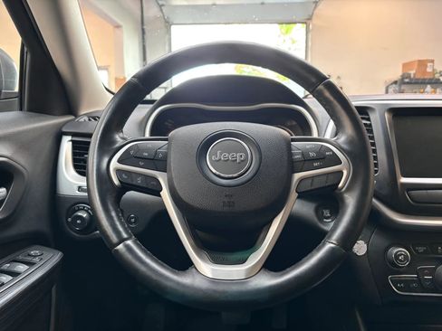 Used 2015 Jeep Cherokee Trailhawk w/ Comfort/Convenience Group AWD/4WD image 16