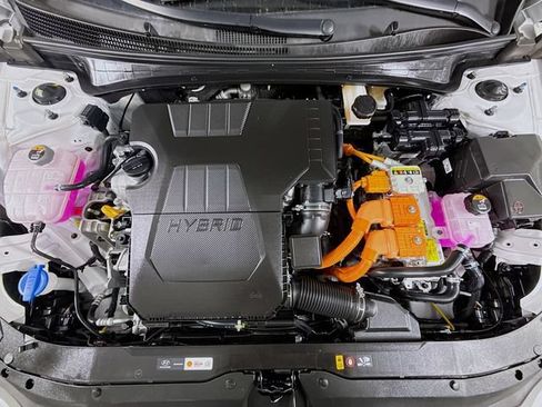 Used 2025 Hyundai Elantra Limited FWD image 31
