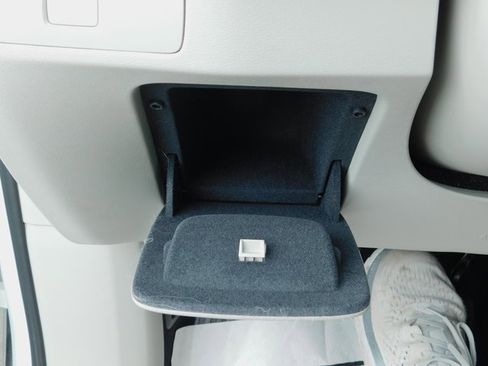 Used 2024 Volvo XC90 B6 Plus w/ Protection Package Premier image 35