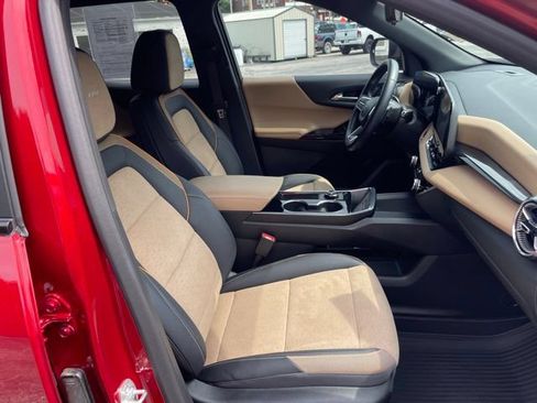 Used 2025 Chevrolet Equinox ACTIV w/ Safety and Technology Package FWD image 34