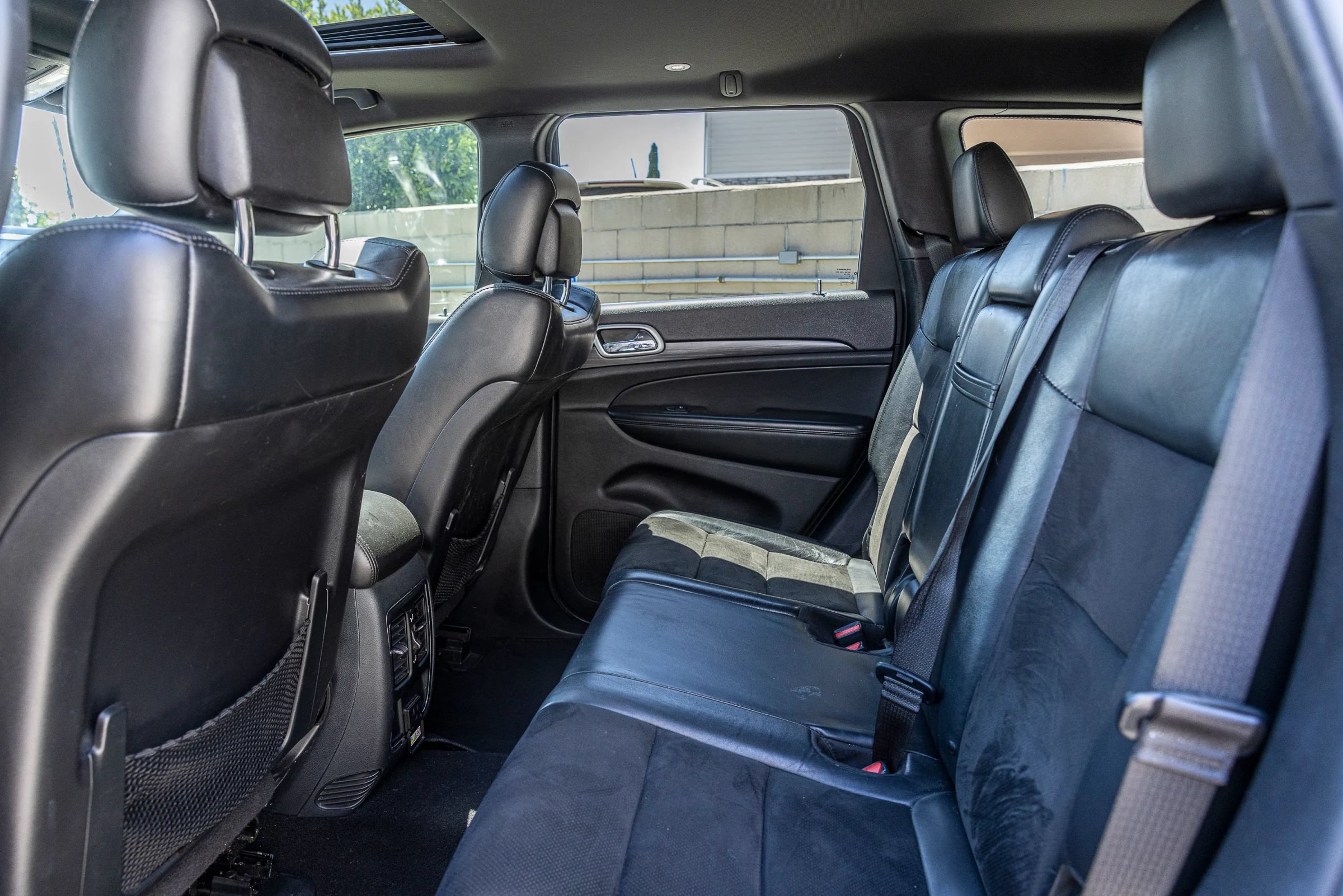 Used 2020 Jeep Grand Cherokee Altitude AWD/4WD image 23
