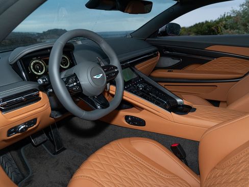 Used 2025 Aston Martin DB12 Coupe image 14