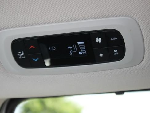 Used 2024 Chrysler Pacifica Limited w/ Uconnect Theater Family Group FWD image 23