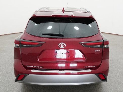 New 2026 Toyota Highlander Platinum image 18