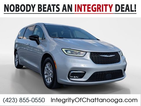 Used 2024 Chrysler Pacifica Touring-L FWD image 1