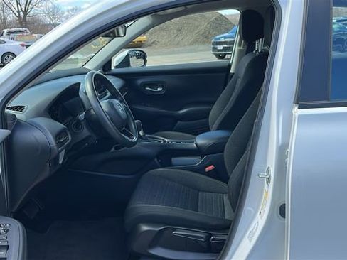 Used 2023 Honda HR-V LX image 9