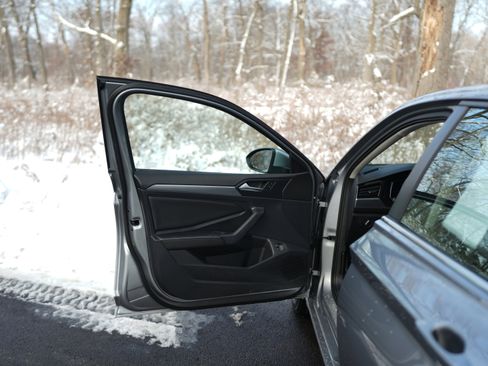 Used 2022 Volkswagen Jetta SE w/ Panoramic Sunroof Package image 27