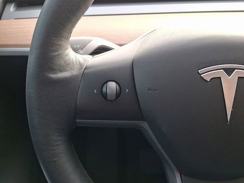 Used 2021 Tesla Model Y Long Range image 21