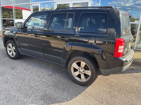 Used 2015 Jeep Patriot Latitude AWD/4WD image 2