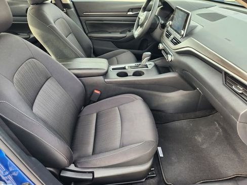 Used 2025 Nissan Altima 2.5 SV image 14