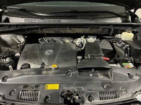 Used 2017 Toyota Highlander SE AWD/4WD image 42