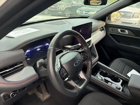 Used 2025 Ford Explorer ST-Line w/ ST-Line Street Pack image 18