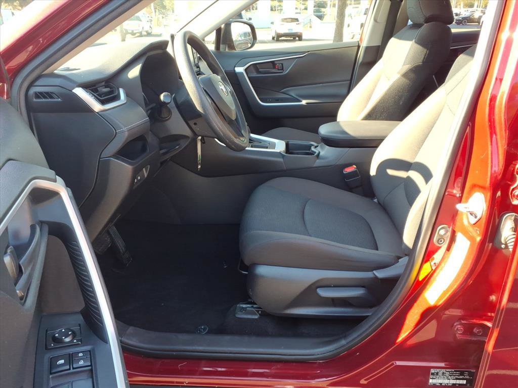 Used 2021 Toyota RAV4 LE FWD image 19