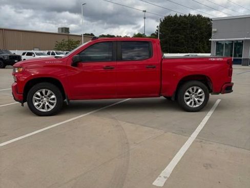 Used 2020 Chevrolet Silverado 1500 Custom w/ Custom Value Package image 3