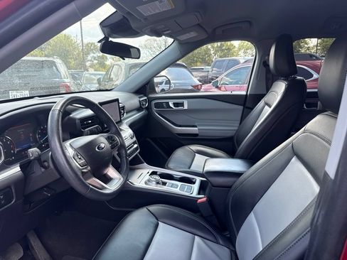 Used 2023 Ford Explorer XLT w/ Equipment Group 202A RWD image 7