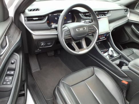 Used 2024 Jeep Grand Cherokee L Limited w/ Luxury Tech Group II image 17