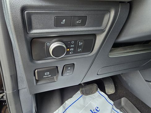 Used 2022 Ford Expedition XLT image 28