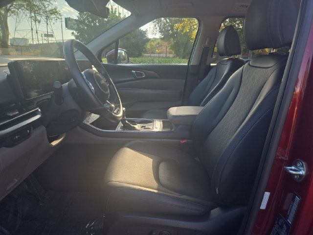 Used 2026 Kia Carnival FWD image 9