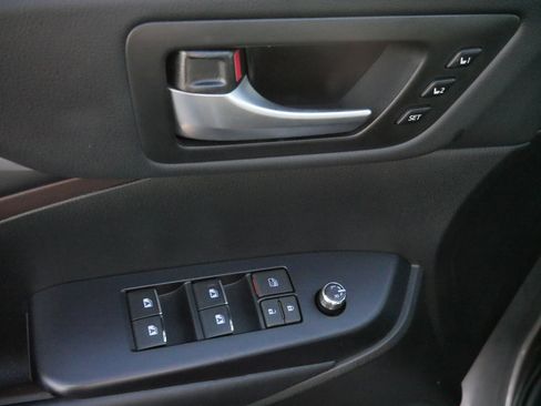 Used 2018 Toyota Highlander Limited image 19