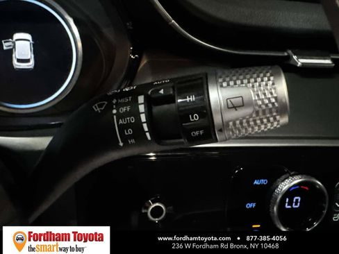 Used 2025 Genesis GV70 2.5T AWD/4WD image 25