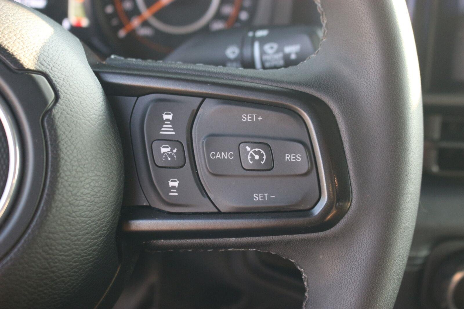 Used 2025 Jeep Gladiator Rubicon w/ Convenience Group AWD/4WD image 20