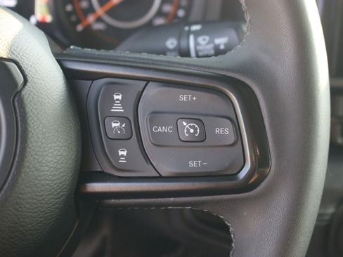 Used 2025 Jeep Gladiator Rubicon w/ Convenience Group AWD/4WD image 20