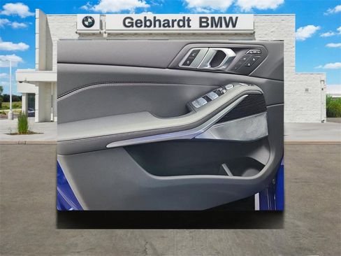 Used 2025 BMW X7 M60i image 6