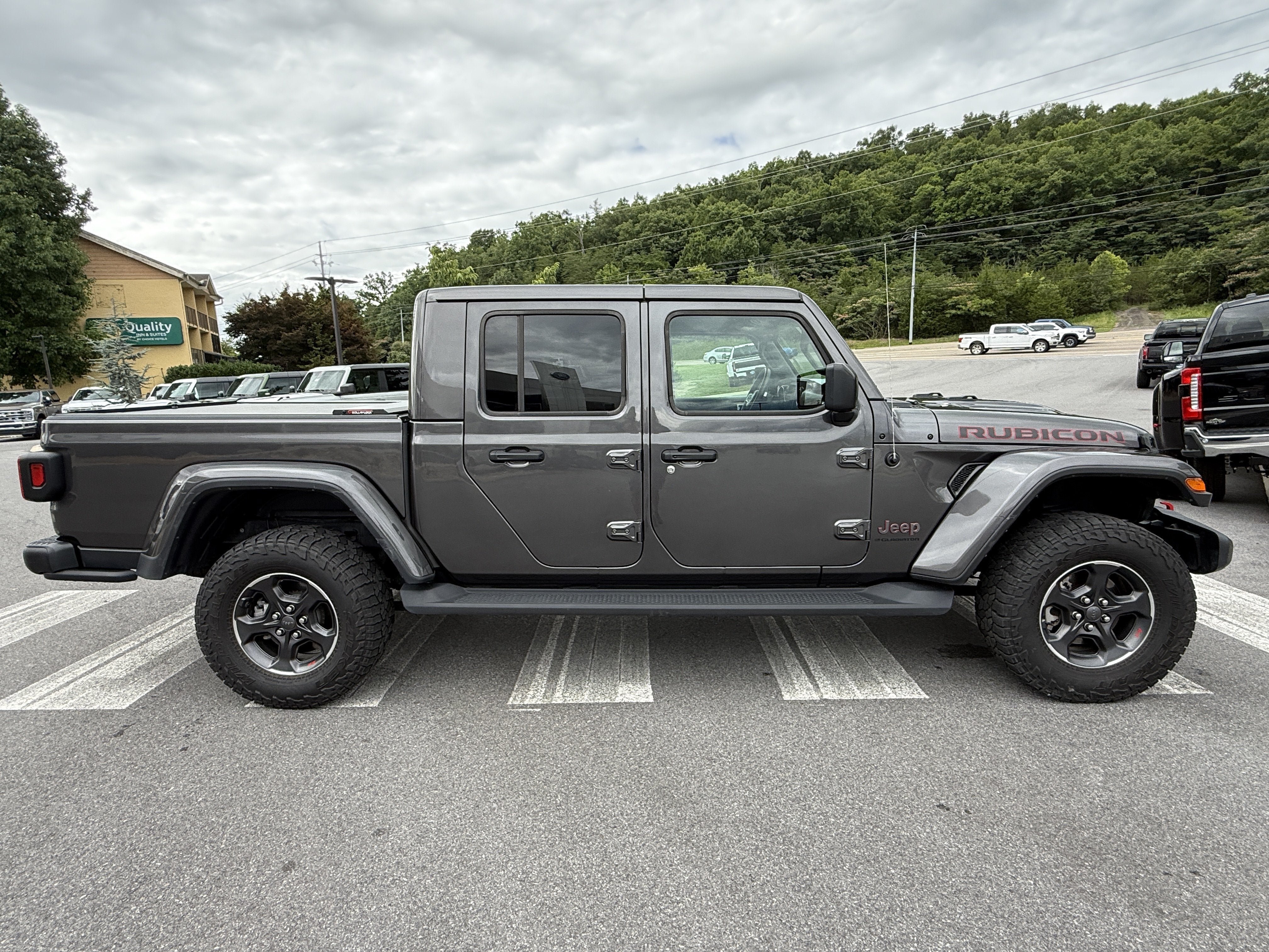 Used 2023 Jeep Gladiator Rubicon w/ Cold Weather Group AWD/4WD image 4