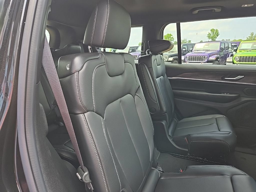 New 2026 Jeep Grand Cherokee L Limited w/ Limited Altitude Package AWD/4WD image 83